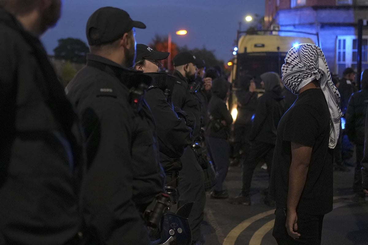 AP : British Police pesronnel on duty |